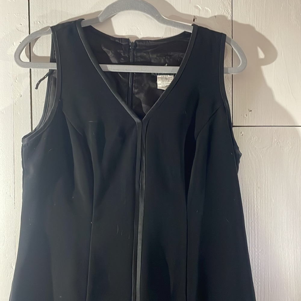 Perfect LBD 🕴️ - Picture 2 of 5